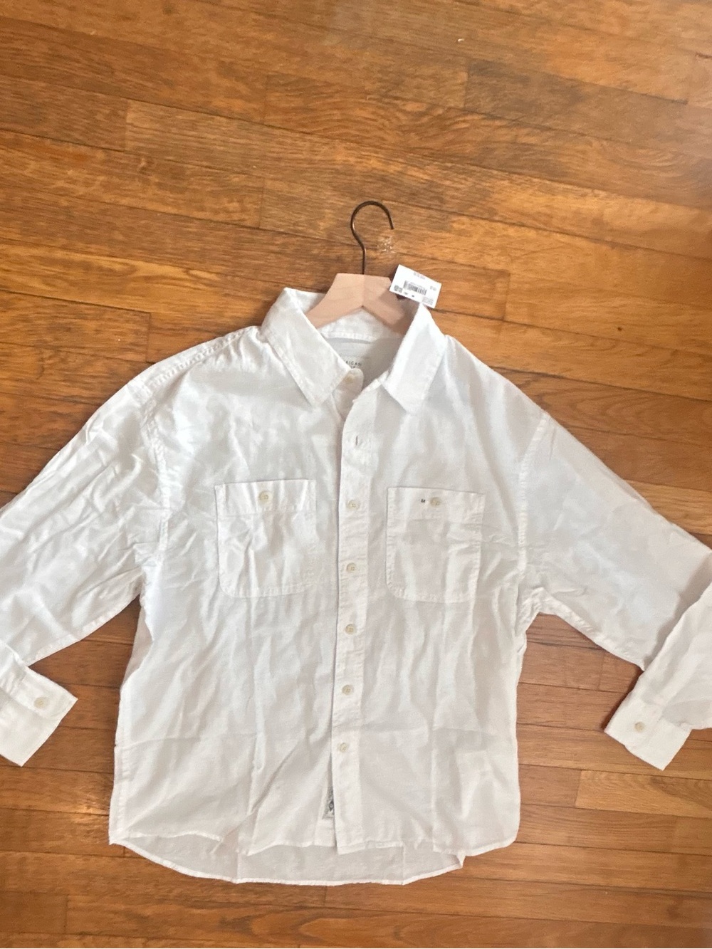 Brand new AE size medium White Button-Up Shirt with Chest Pockets